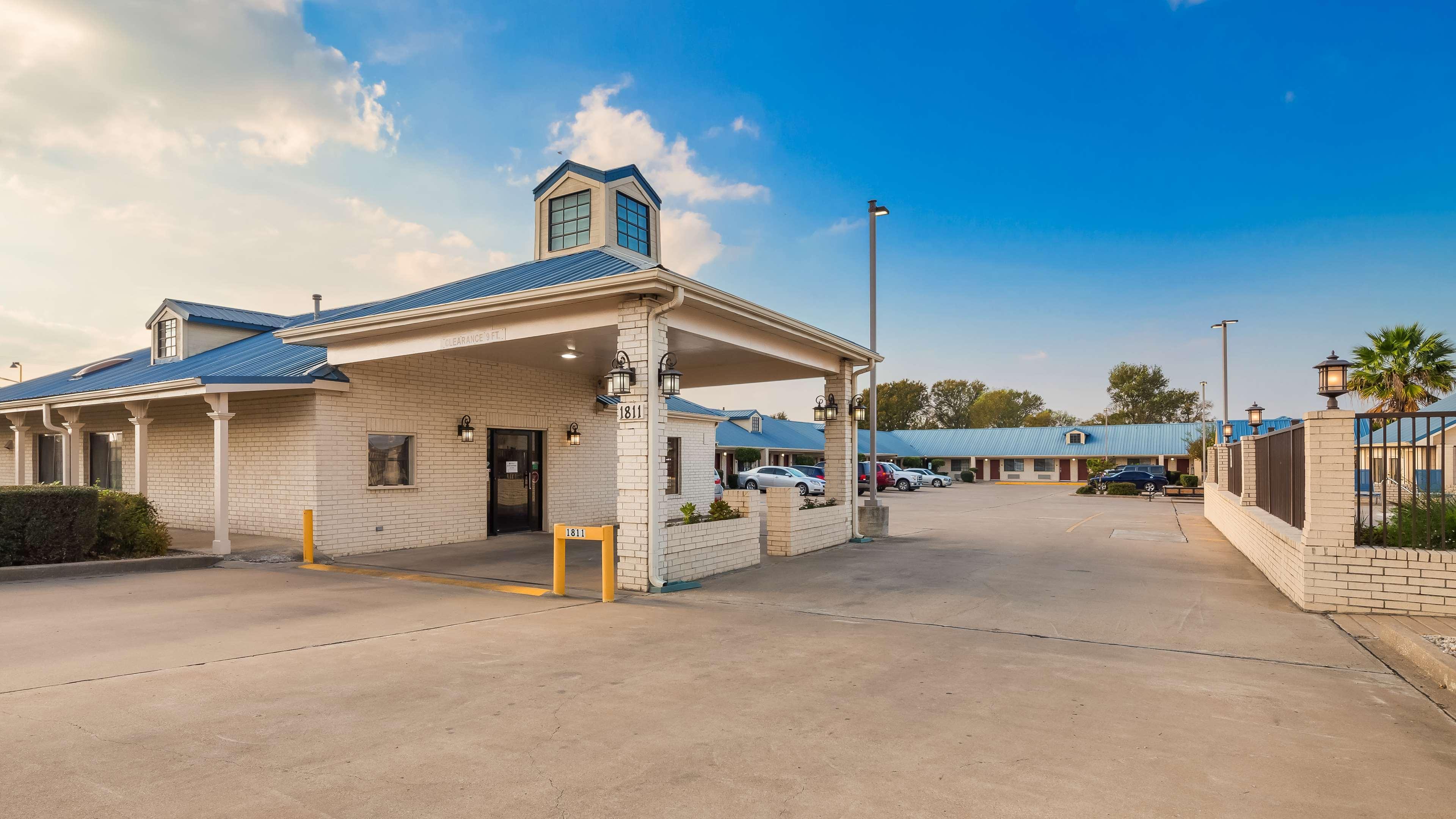 Best Western Regency Inn & Suites Gonzales Exterior foto