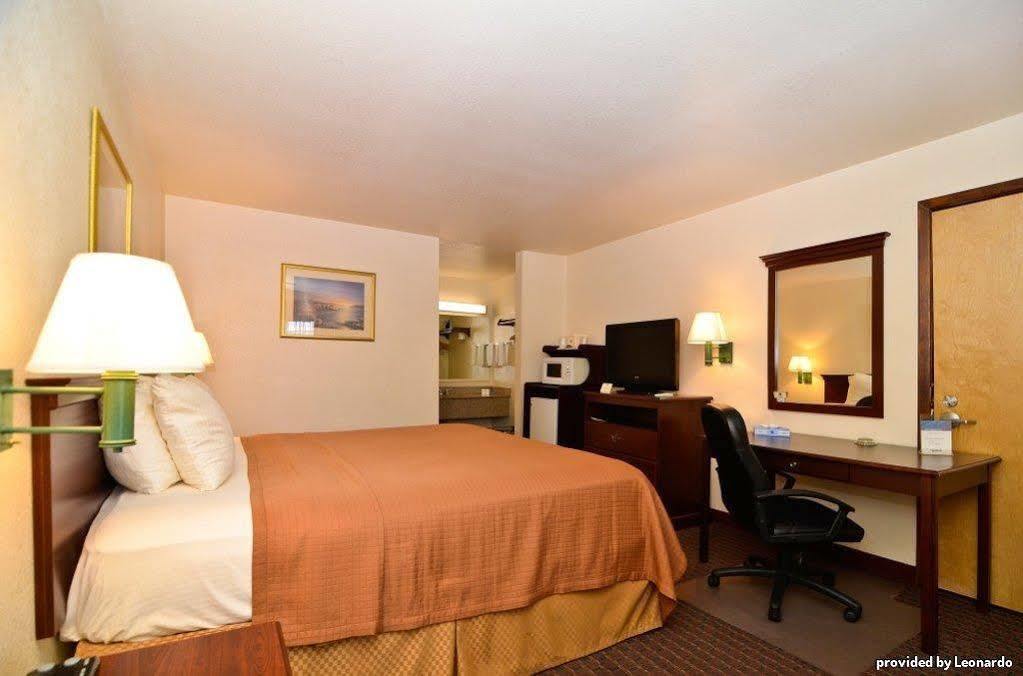 Best Western Regency Inn & Suites Gonzales Habitación foto