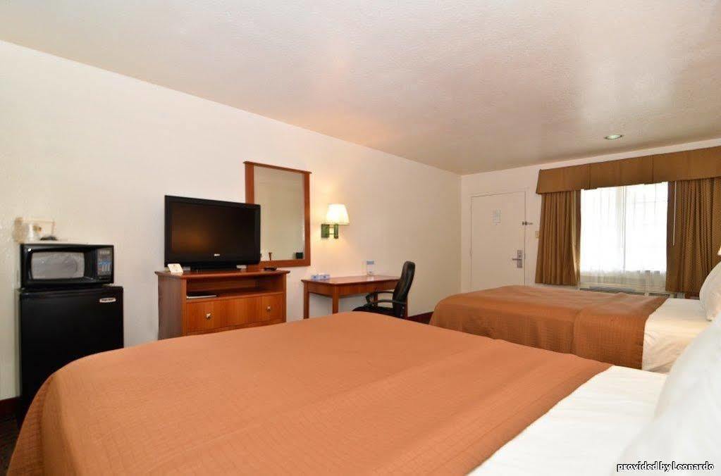 Best Western Regency Inn & Suites Gonzales Habitación foto