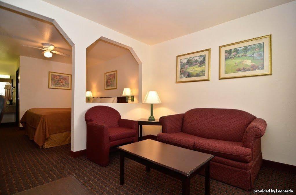 Best Western Regency Inn & Suites Gonzales Habitación foto